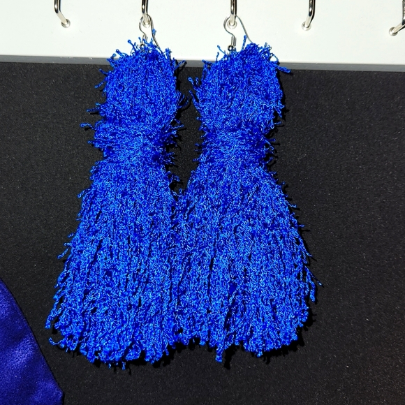 Handmade Shredded Yarn - Picture 1 of 3